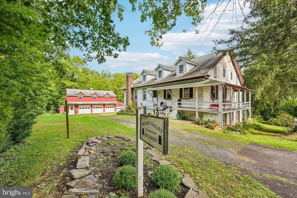 525 CREAMERY RD, TELFORD, PA 18969 — exterior