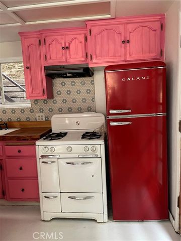 925 Fern, Crestline, CA 92325