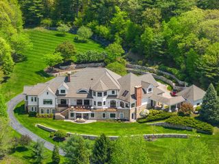 6 Wayside Cir, Framingham, MA 01701