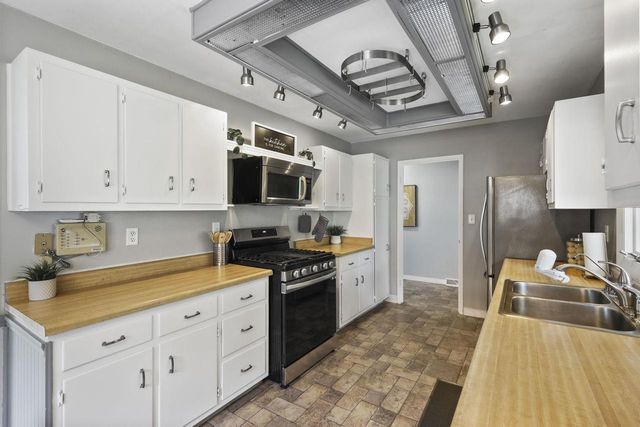 1017 Stull Street, Sun Prairie, WI 53590