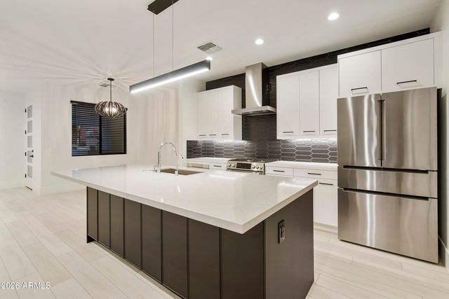 1611 E LAMAR Road, Phoenix, AZ 85016