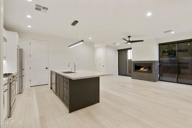 1611 E LAMAR Road, Phoenix, AZ 85016