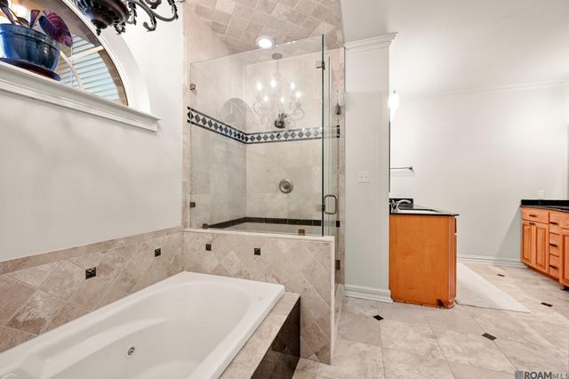 10813 N Oak Hills Pkwy, Baton Rouge, LA 70810