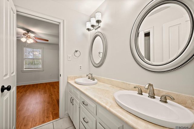 10813 N Oak Hills Pkwy, Baton Rouge, LA 70810