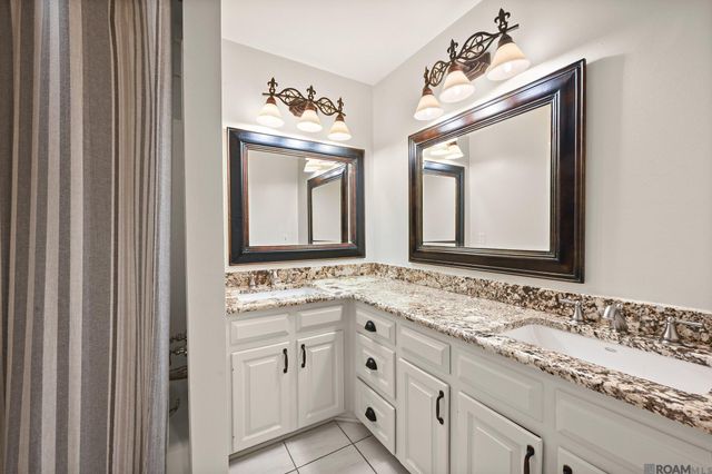 10813 N Oak Hills Pkwy, Baton Rouge, LA 70810