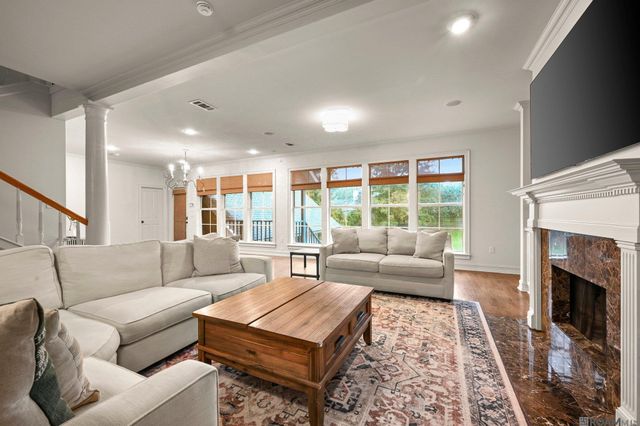 10813 N Oak Hills Pkwy, Baton Rouge, LA 70810