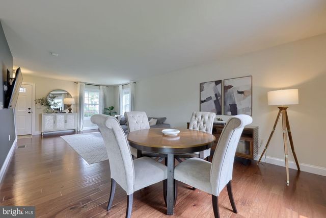 233 LOGHES DR, Manheim, PA 17545