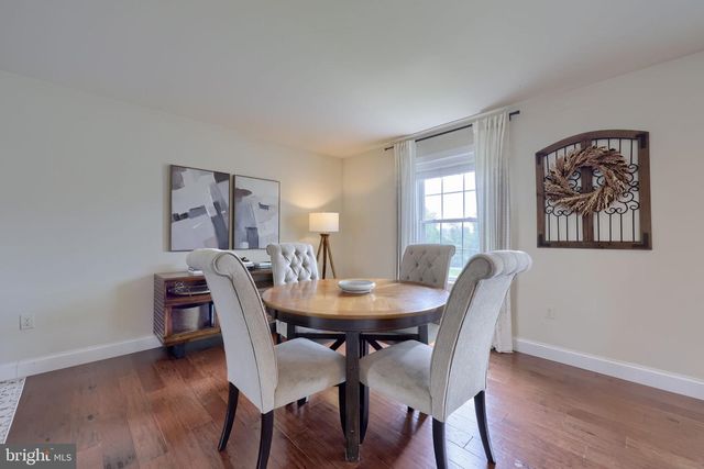 233 LOGHES DR, Manheim, PA 17545
