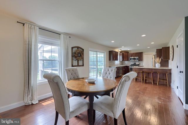 233 LOGHES DR, Manheim, PA 17545