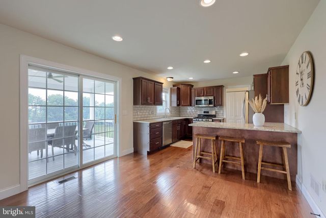 233 LOGHES DR, Manheim, PA 17545