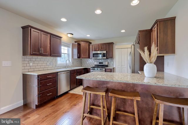 233 LOGHES DR, Manheim, PA 17545
