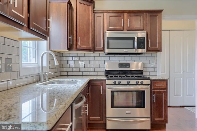 233 LOGHES DR, Manheim, PA 17545