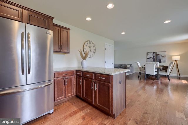 233 LOGHES DR, Manheim, PA 17545