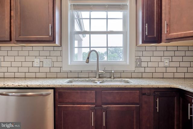 233 LOGHES DR, Manheim, PA 17545