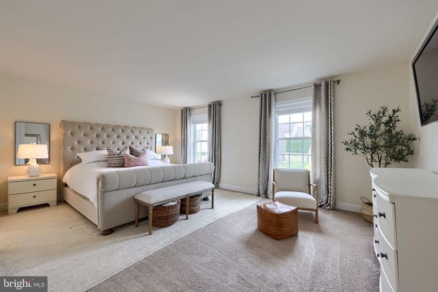 233 LOGHES DR, Manheim, PA 17545