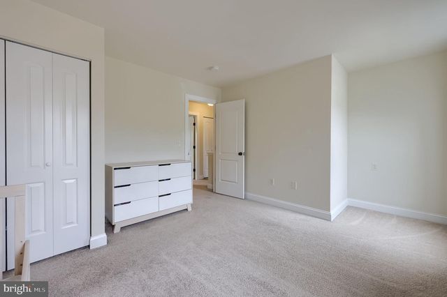 233 LOGHES DR, Manheim, PA 17545