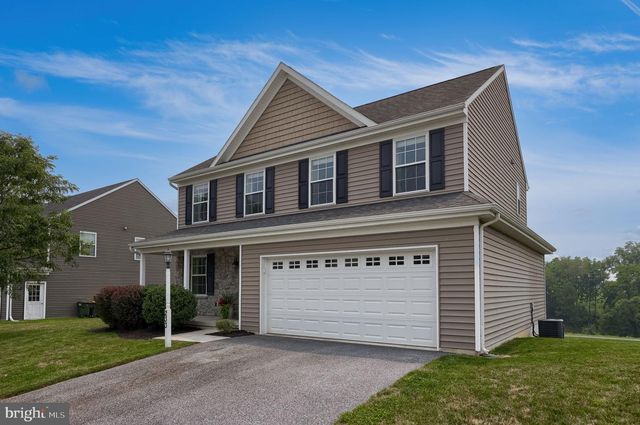 233 LOGHES DR, Manheim, PA 17545