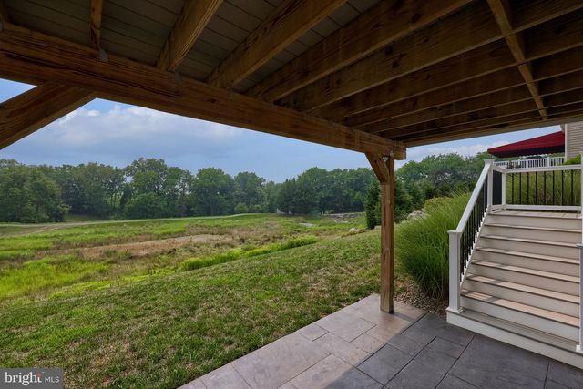 233 LOGHES DR, Manheim, PA 17545