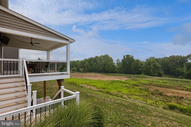 233 LOGHES DR, Manheim, PA 17545