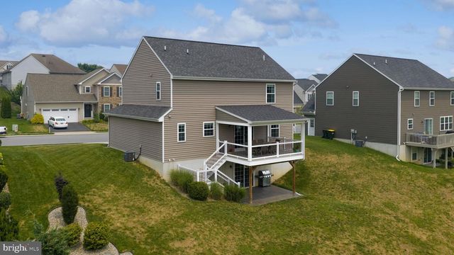 233 LOGHES DR, Manheim, PA 17545