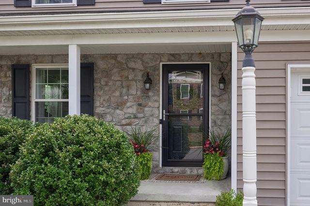 233 LOGHES DR, Manheim, PA 17545
