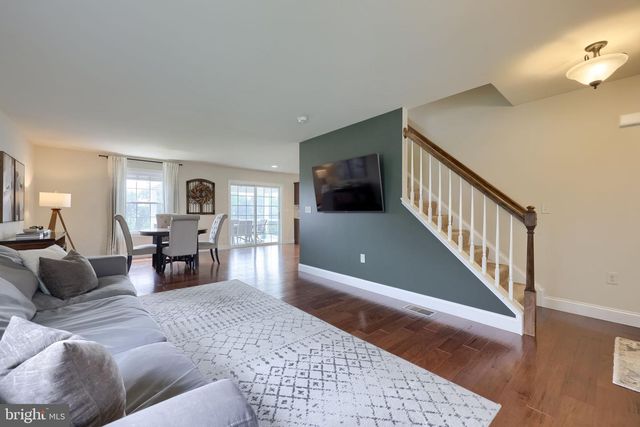 233 LOGHES DR, Manheim, PA 17545