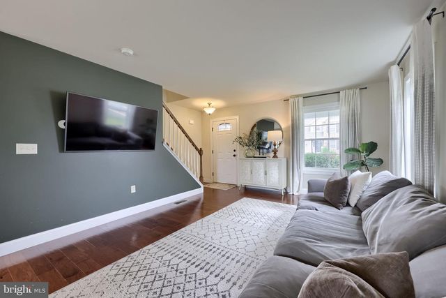233 LOGHES DR, Manheim, PA 17545