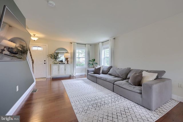 233 LOGHES DR, Manheim, PA 17545