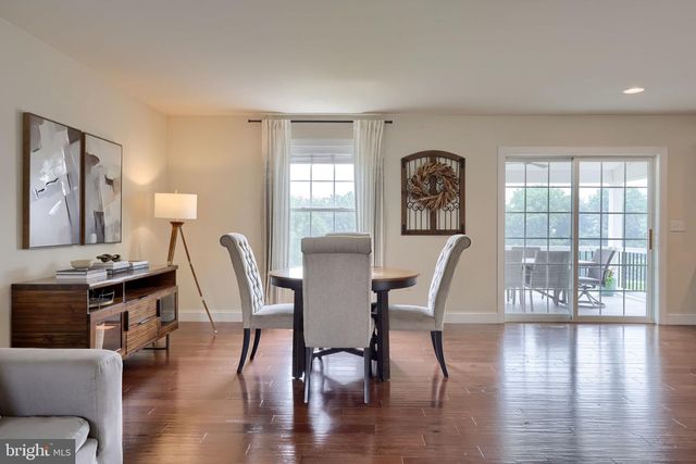 233 LOGHES DR, Manheim, PA 17545