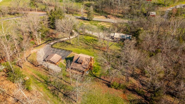 655 Cummings Ln, Cottontown, TN 37048