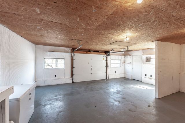655 Cummings Ln, Cottontown, TN 37048
