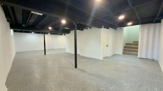 9759 Rutherford Avenue, Oak Lawn, IL 60453