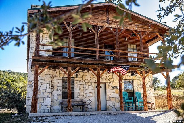 896 Old Rocksprings Rd, Leakey, TX 78873