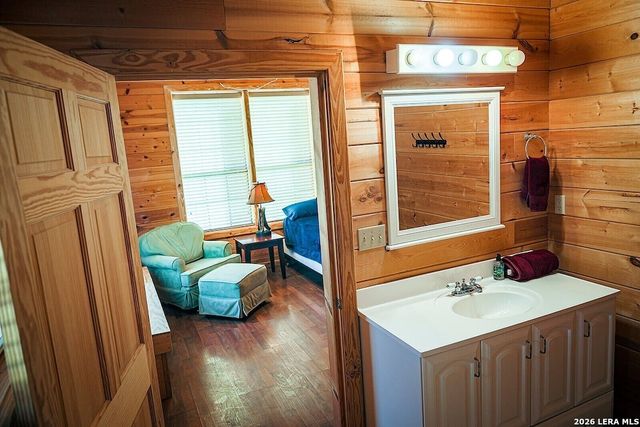 896 Old Rocksprings Rd, Leakey, TX 78873