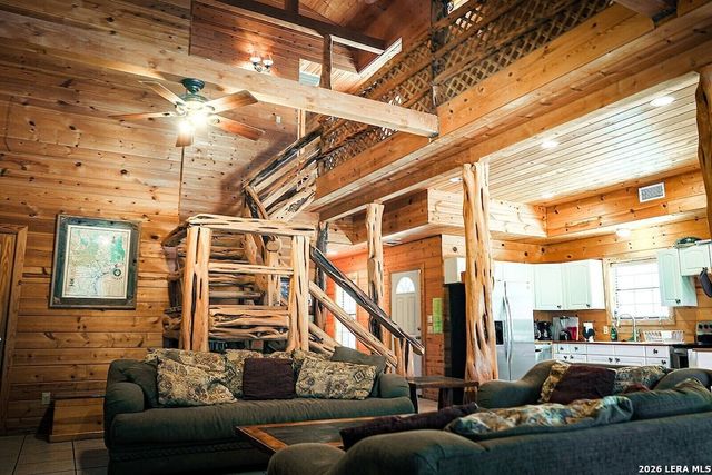 896 Old Rocksprings Rd, Leakey, TX 78873