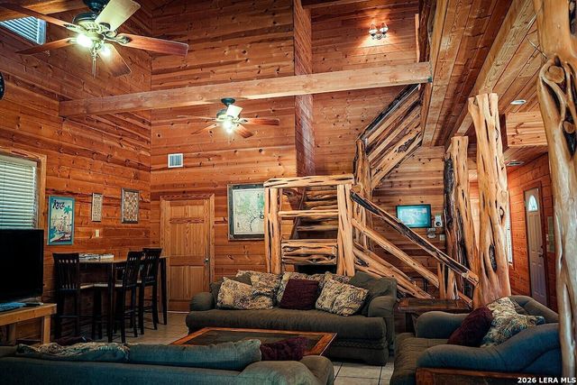 896 Old Rocksprings Rd, Leakey, TX 78873