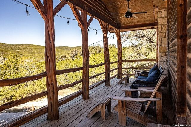 896 Old Rocksprings Rd, Leakey, TX 78873