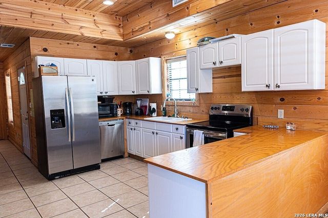 896 Old Rocksprings Rd, Leakey, TX 78873