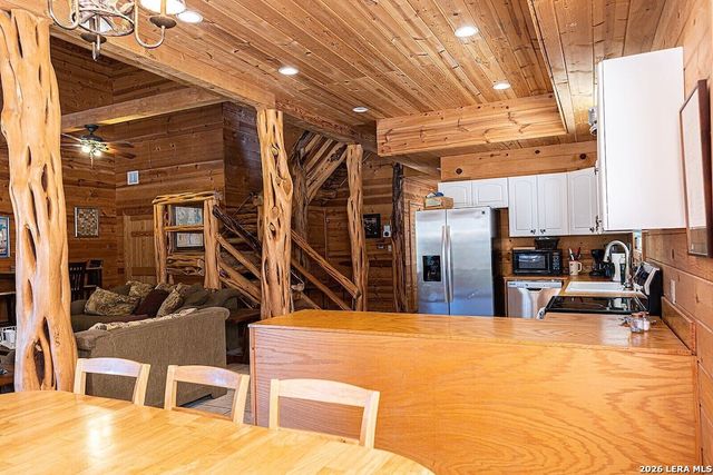 896 Old Rocksprings Rd, Leakey, TX 78873