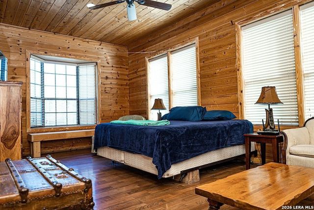 896 Old Rocksprings Rd, Leakey, TX 78873