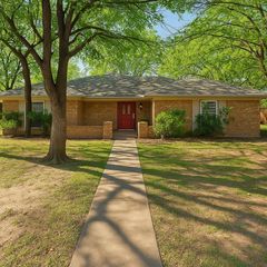 9 Fair Oaks Street, Mineral Wells, TX 76067