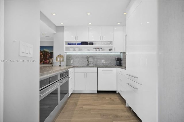 1985 S Ocean Dr 17F, Hallandale Beach, FL 33009