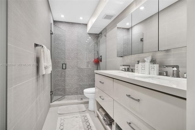 1985 S Ocean Dr 17F, Hallandale Beach, FL 33009