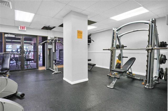 1985 S Ocean Dr 17F, Hallandale Beach, FL 33009