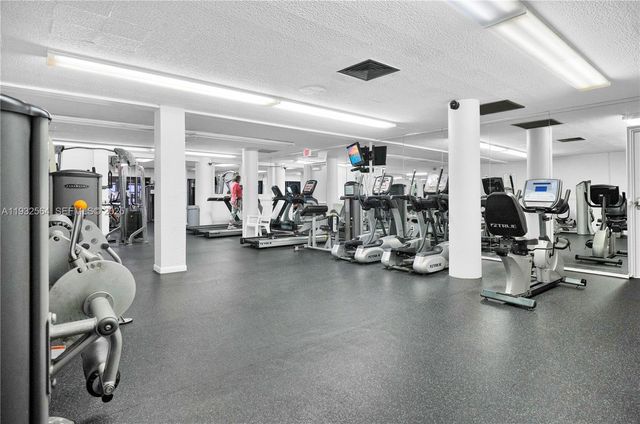 1985 S Ocean Dr 17F, Hallandale Beach, FL 33009