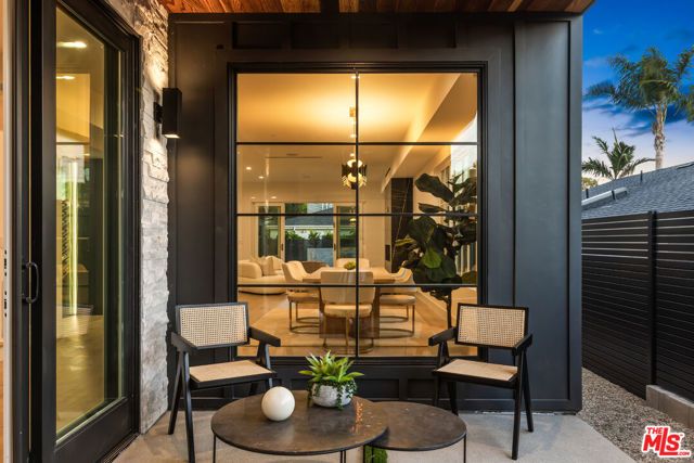 908 Rosecrans Avenue, Manhattan Beach, CA 90266