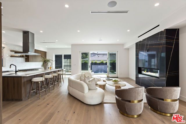 908 Rosecrans Avenue, Manhattan Beach, CA 90266