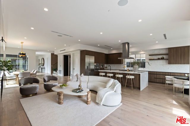 908 Rosecrans Avenue, Manhattan Beach, CA 90266