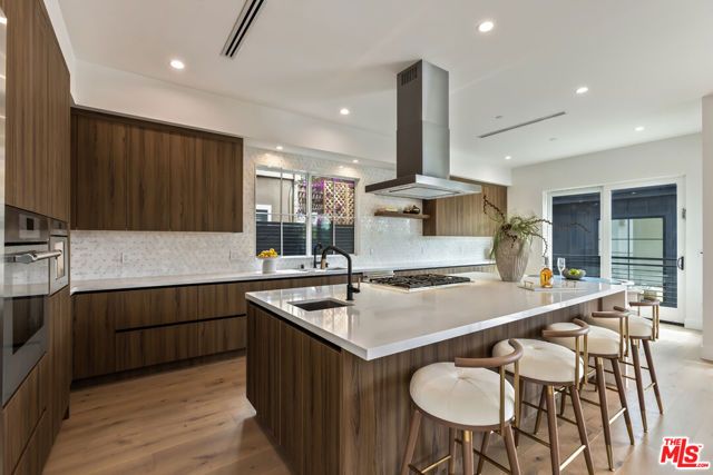 908 Rosecrans Avenue, Manhattan Beach, CA 90266