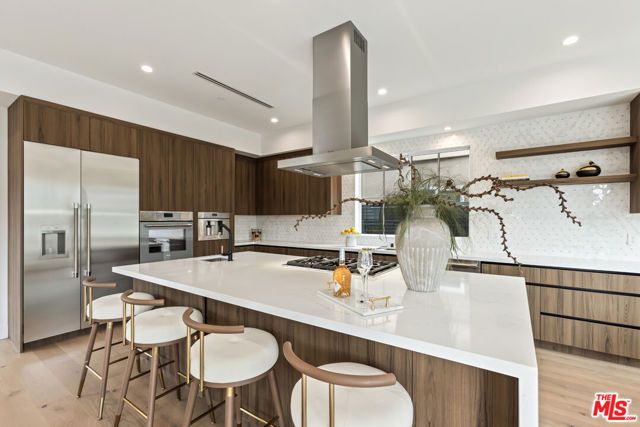 908 Rosecrans Avenue, Manhattan Beach, CA 90266